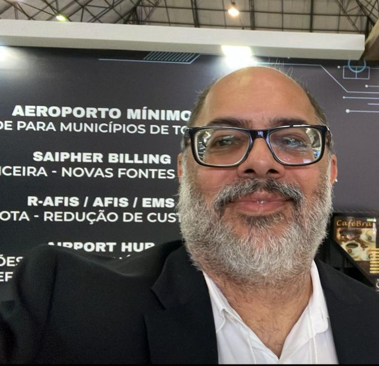 Universidade Anhembi Morumbi recebe Brigadeiro do Ar Ary Bertolino para palestra sobre padrões globais da aviação civil